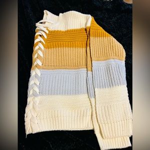 Neat crop top sweater long sleeves v neck comfy cross tie